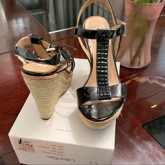 Black platform sandal - Picture 1 of 6